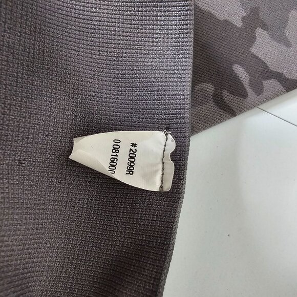 Spanx Size Medium Grey Camo Look At Me Now Seamless Leggings 2099R Slimming Crop - Picture 8 of 9